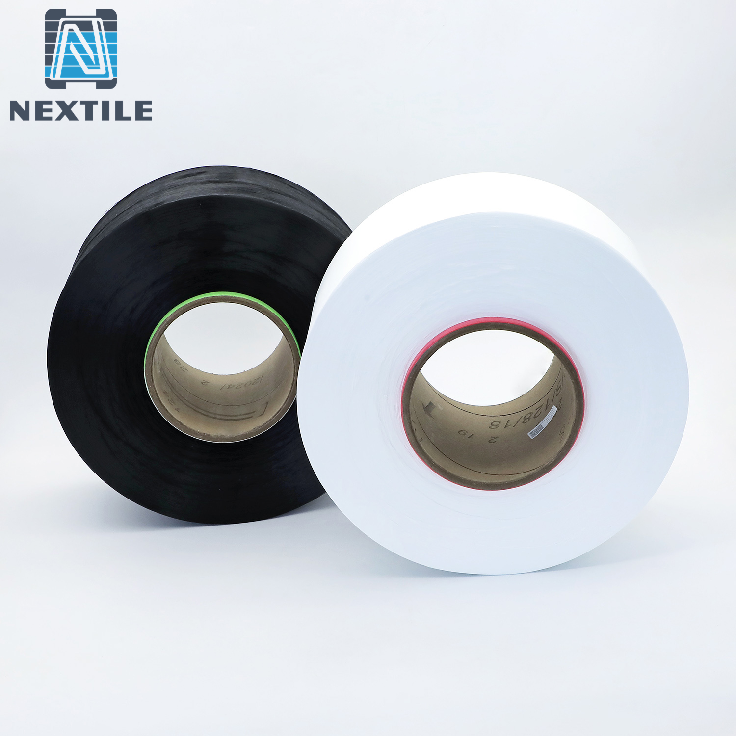 Sự khác biệt giữa polyester và polyester tái chế là gì? Tại sao nhiều người sử dụng polyester tái chế?